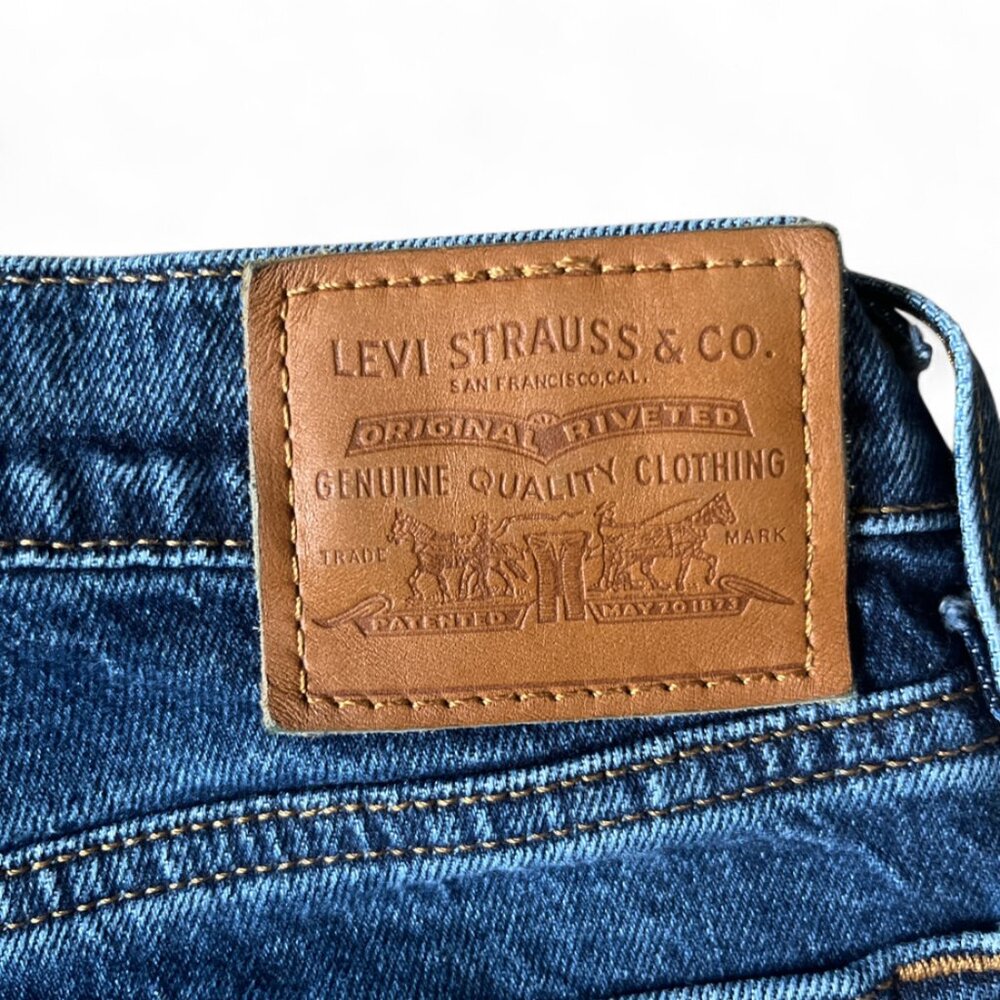Levi’s NWOT Wedgie Straight Jeans Dark Wash “Unstoppable Wear” Button Fly 28 - Picture 9 of 11